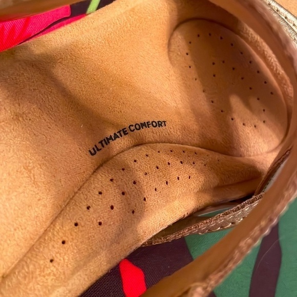 Brand New Clarks Genuine Leather Rose Gold Adjustable Brynn Step Sandals - Picture 7 of 15